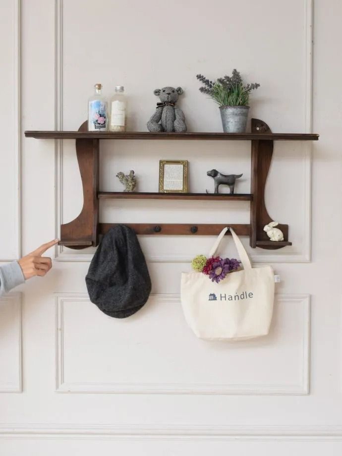 アンティークのウォールシェルフ