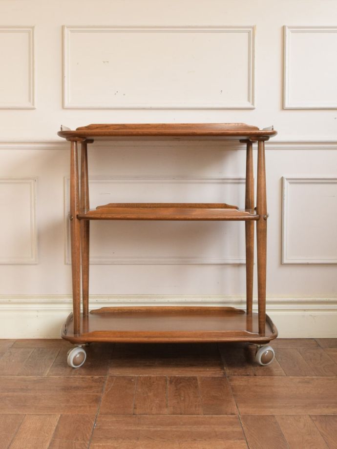 ビンテージワゴンの後ろ姿