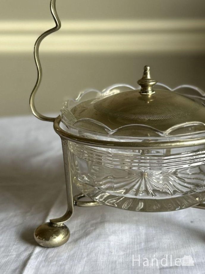 アンティーク 雑貨のガラス小物 アンティーク雑貨 ボウル 塩入れ? イギリスの食卓には欠かせないアイテム最後の味付けをするのは食べる人自身と言う個人主義を大切にするイギリスでは、食卓には欠かせないスパイスケース。(pg-6442)