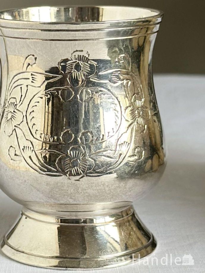 アンティークシルバーのマグカップ