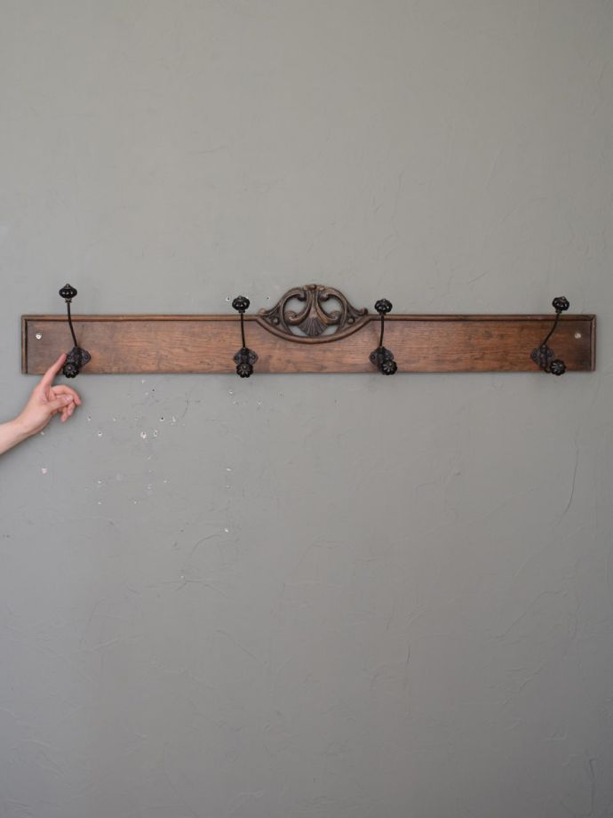 壁を飾るウォールフック