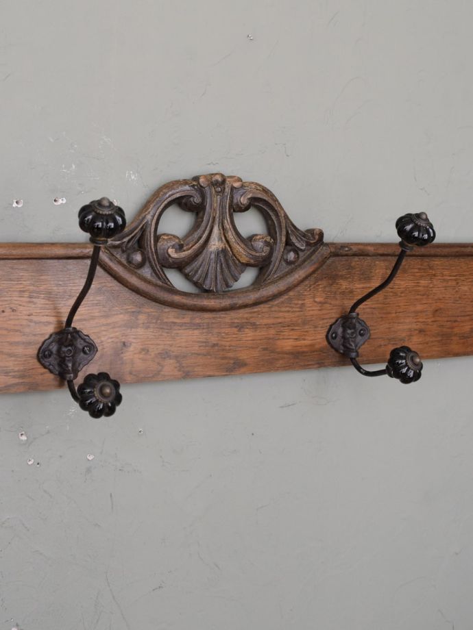 アンティークの壁掛け家具