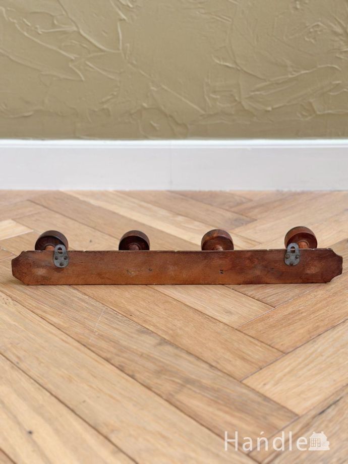 ウォールフックの後ろ姿