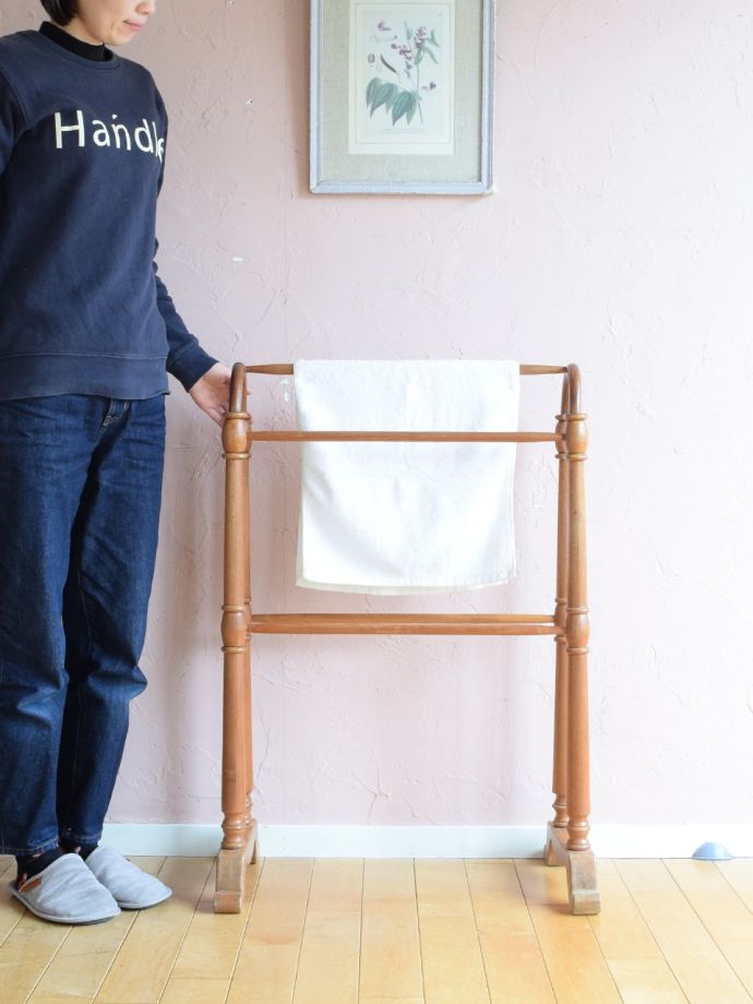 アンティークのタオルハンガー