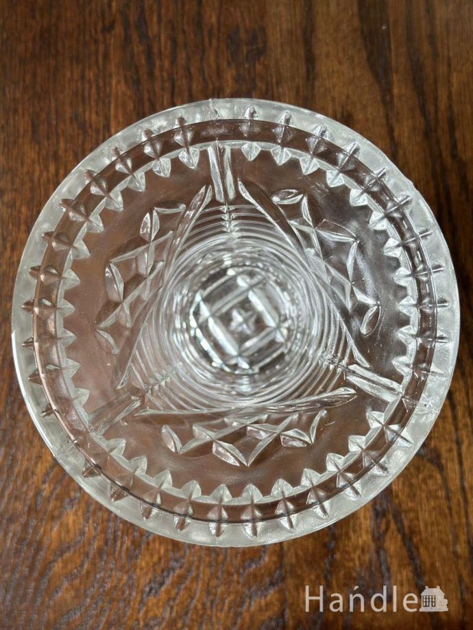 アンティークガラスのフラワーベース、イギリスのプレスドグラスの花瓶