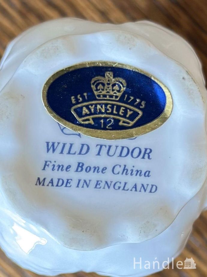 フラワーベースのバックスタンプ