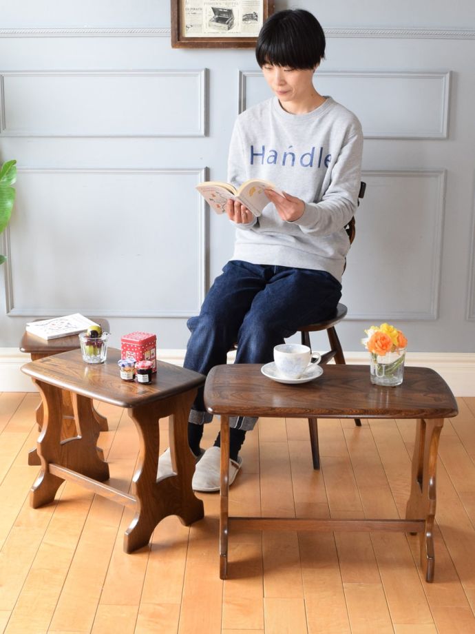 英国ビンテージのネストテーブル