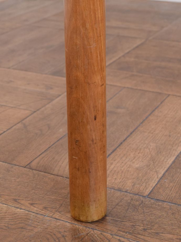 アーコールのテーブルの脚