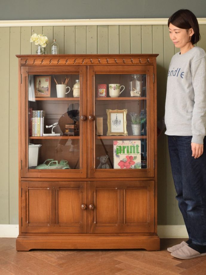 アーコールのガラスキャビネット