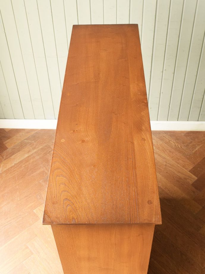 ビンテージキャビネットの天板