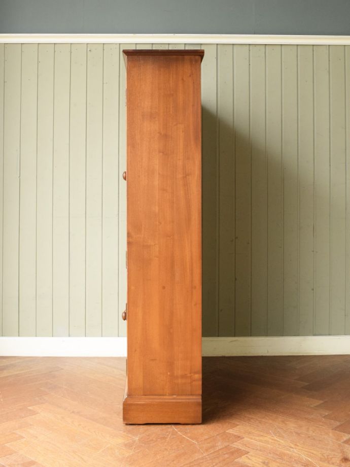 アーコールのキャビネットの側面