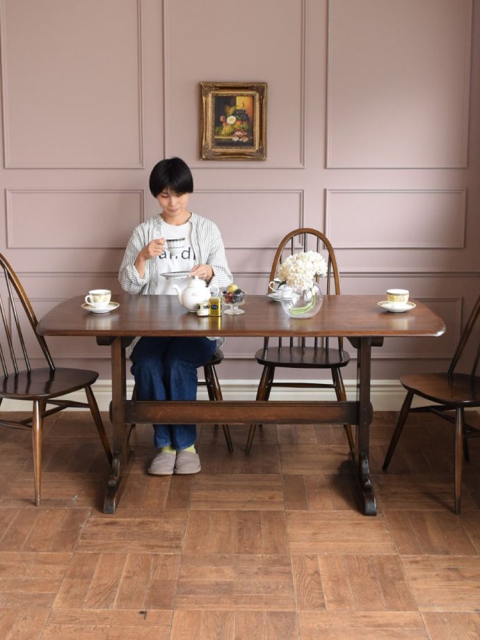 アーコールのテーブル