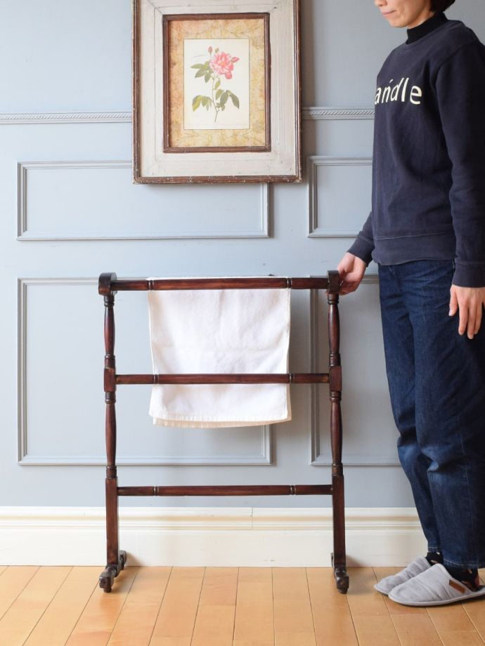 アンティークのタオルハンガー
