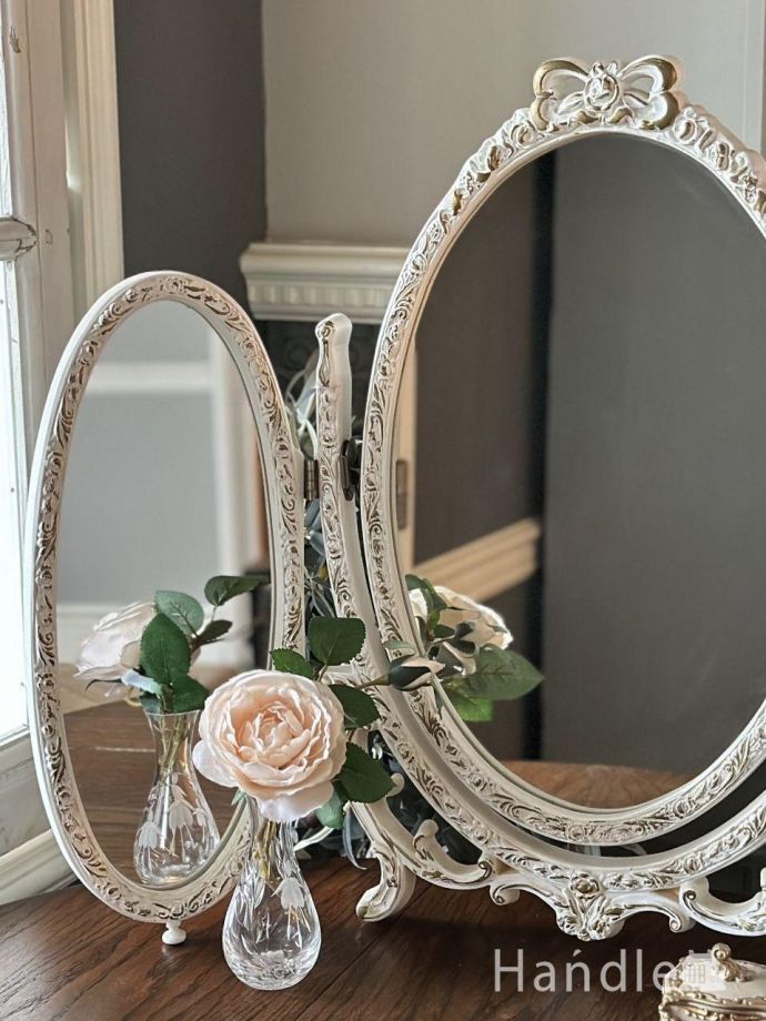 アンティークの美しい鏡