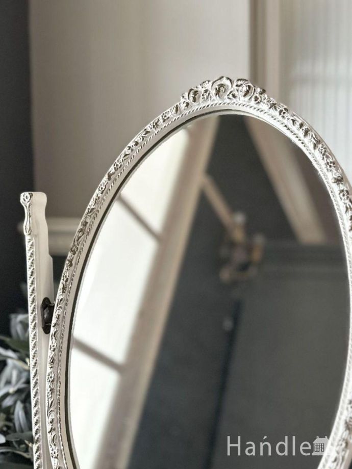 木製のスタンドミラー