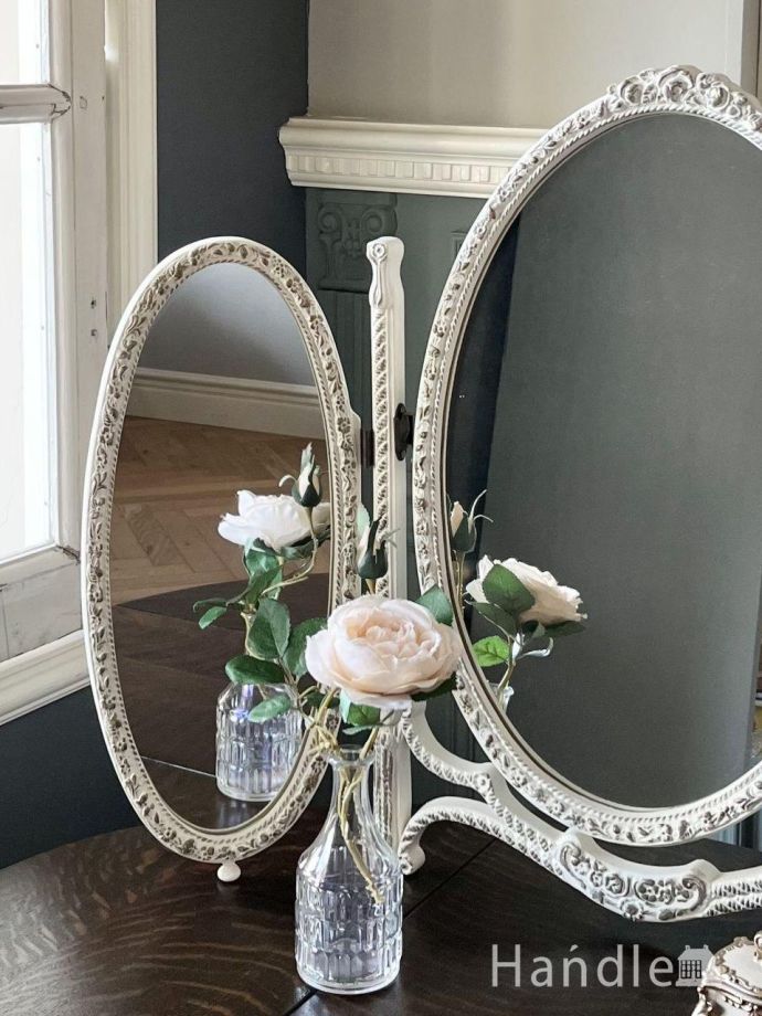 アンティークの美しい鏡