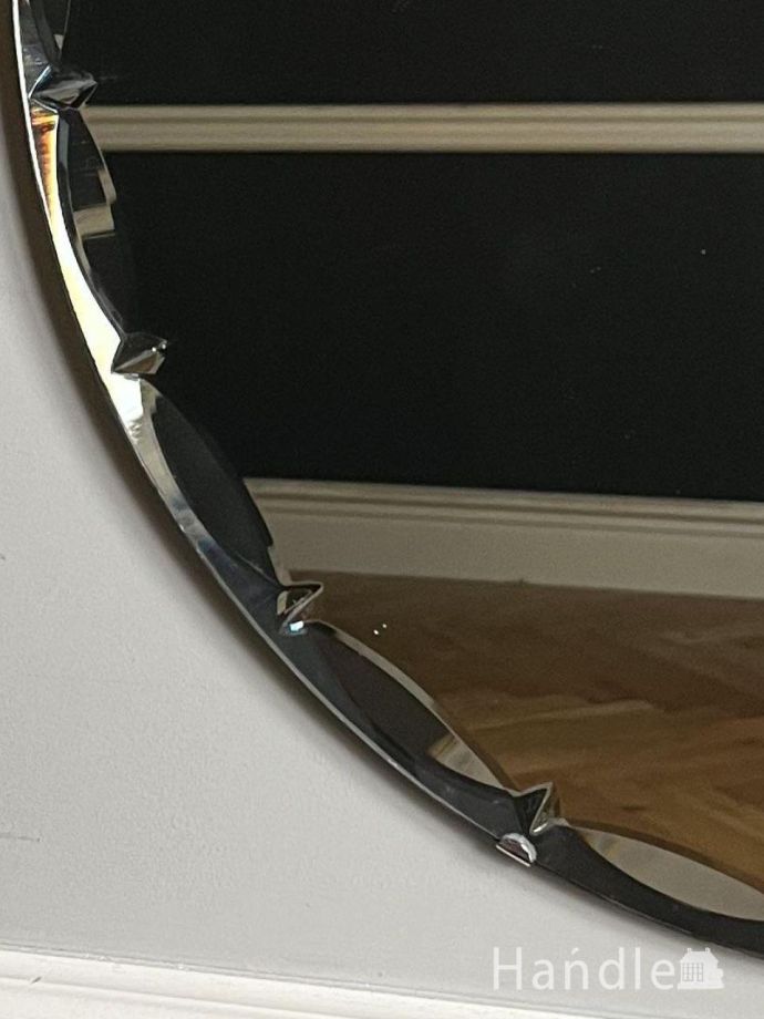 イギリスから届いたアンティークミラー、縁取りが美しい丸型の壁付けの