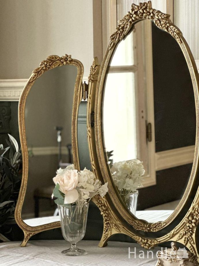 フランスのから届いたアンティークの三面鏡、装飾が優雅なアンティーク
