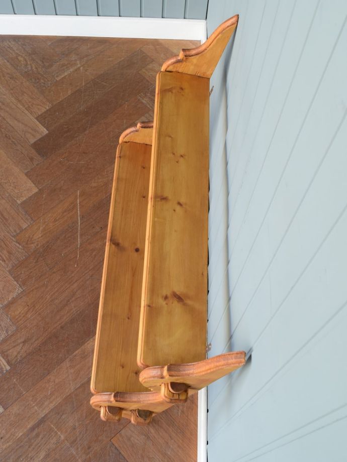 アンティークのウォールシェルフの天板