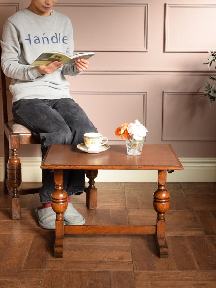 アンティークのコーヒーテーブル