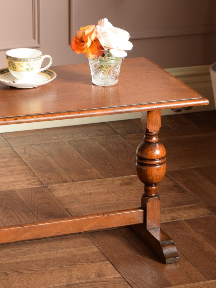 英国のアンティーク家具らしいデザイン