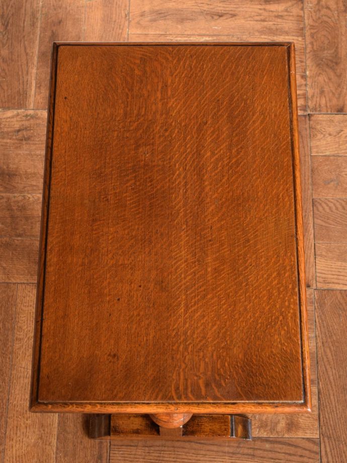 アンティークのテーブルの天板