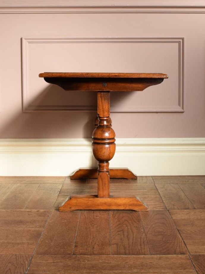 コーヒーテーブルの側面