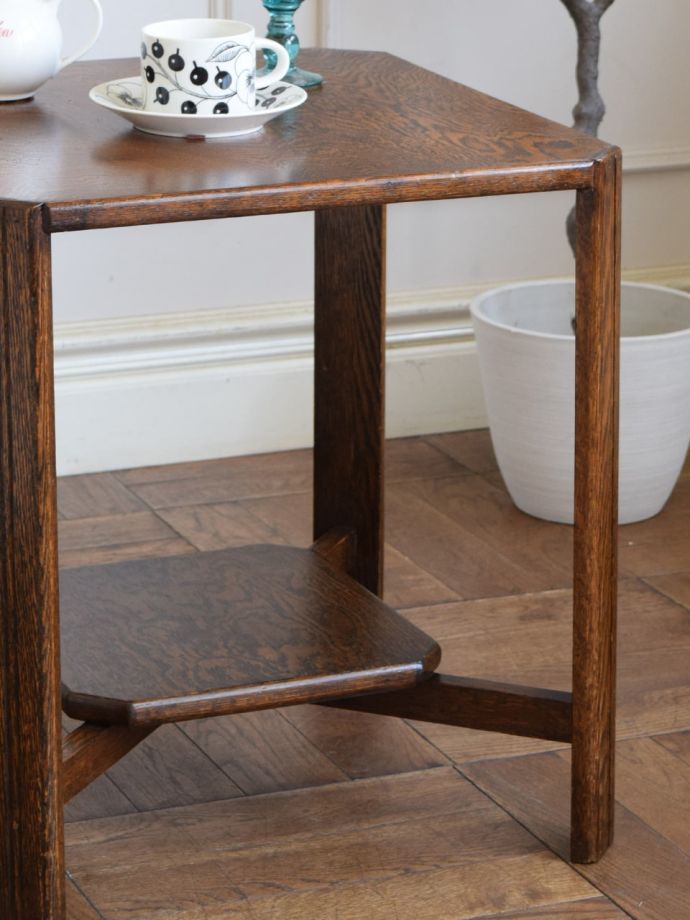 英国のアンティーク家具らしいデザイン