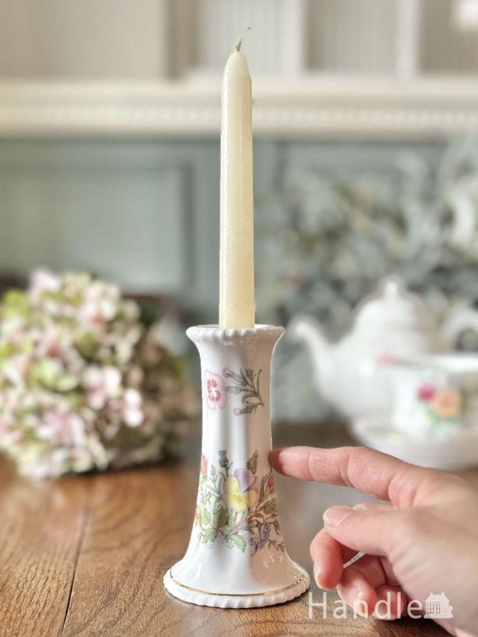 陶磁器のキャンドルスタンド