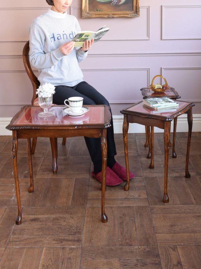 アンティークのネストテーブル