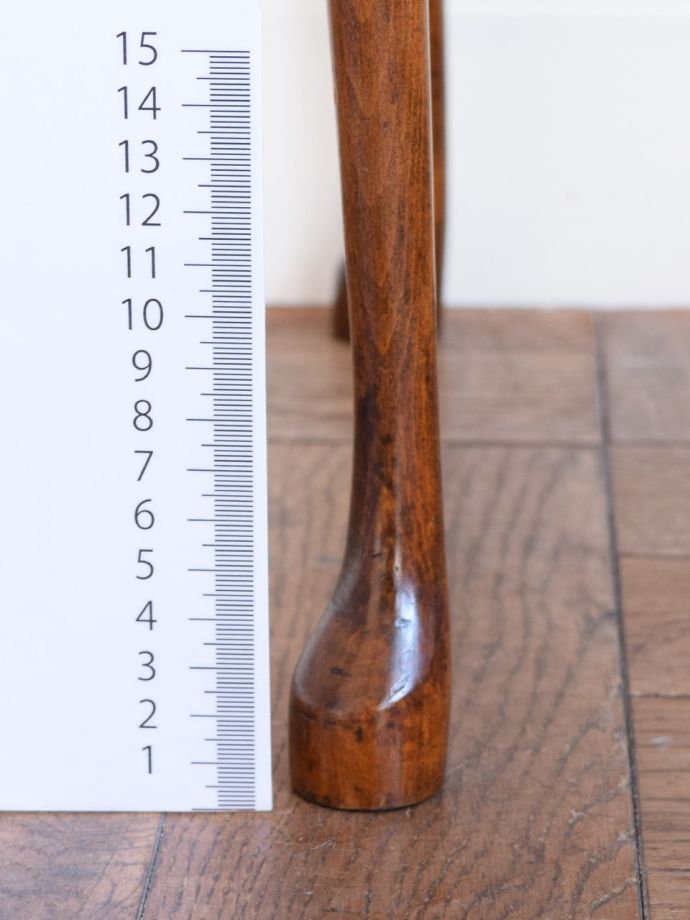 アンティークテーブルの脚