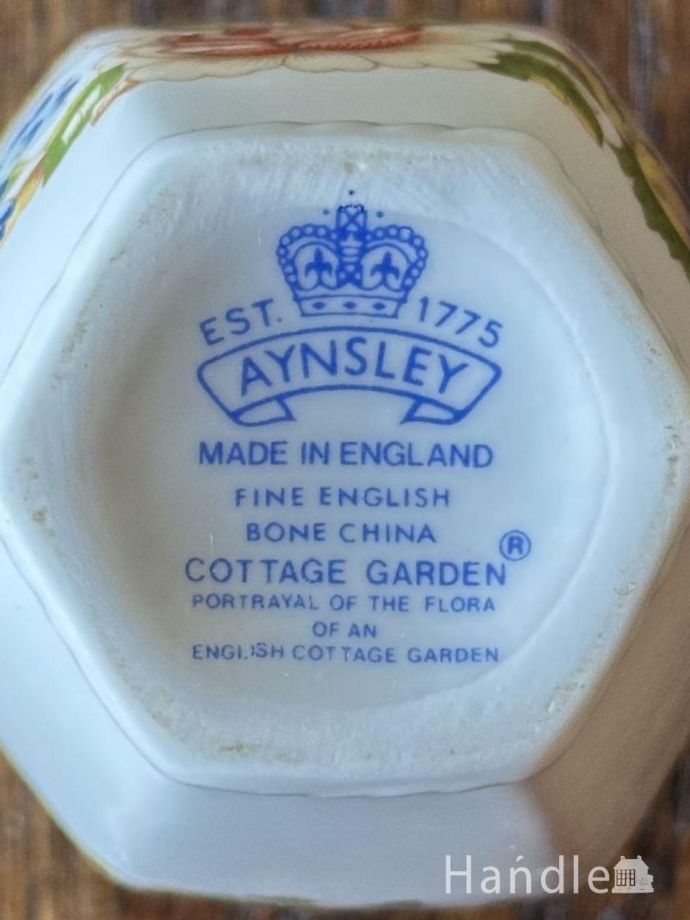 フラワーベースのバックスタンプ