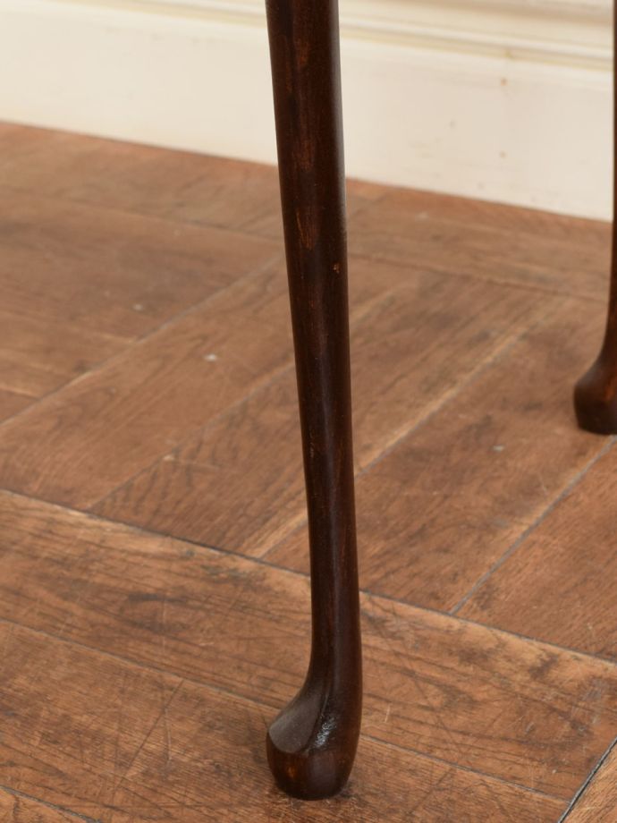 アンティークテーブルの脚