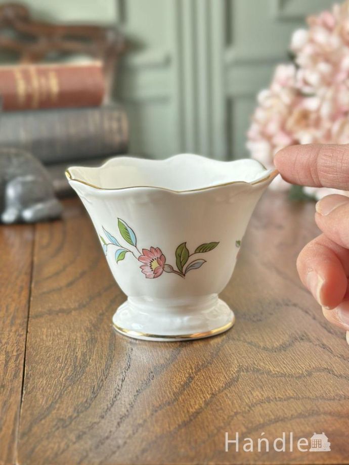 陶磁器のフラワーベース