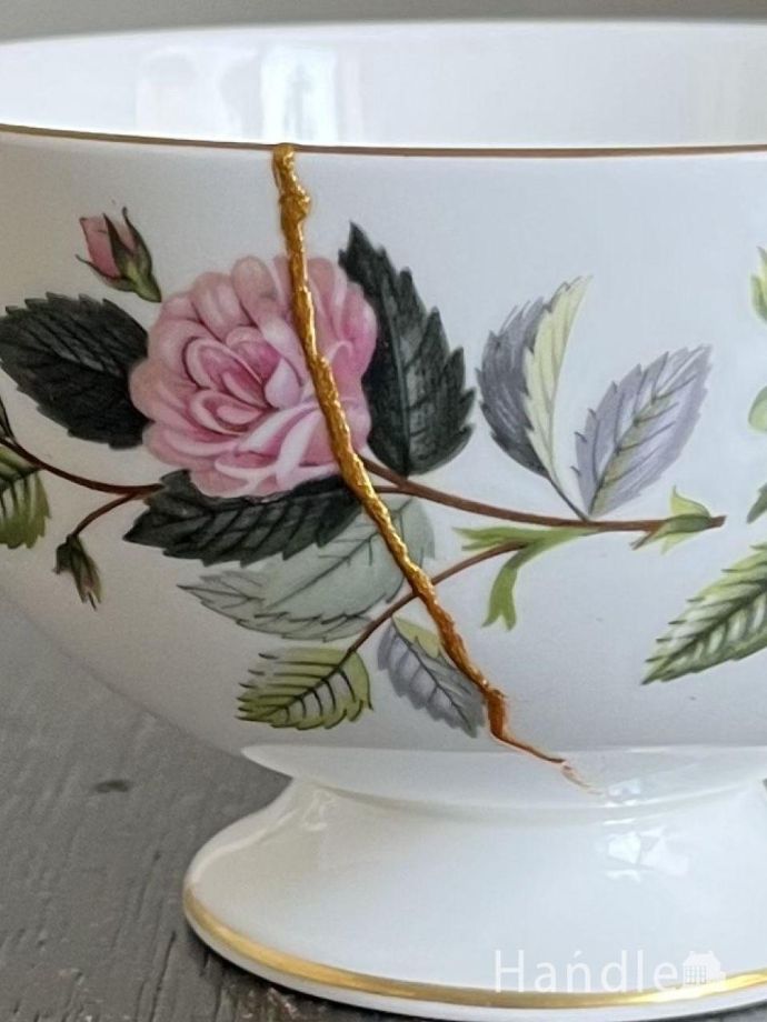 ヒビがありました。