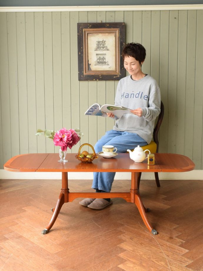 伸長式のコーヒーテーブル