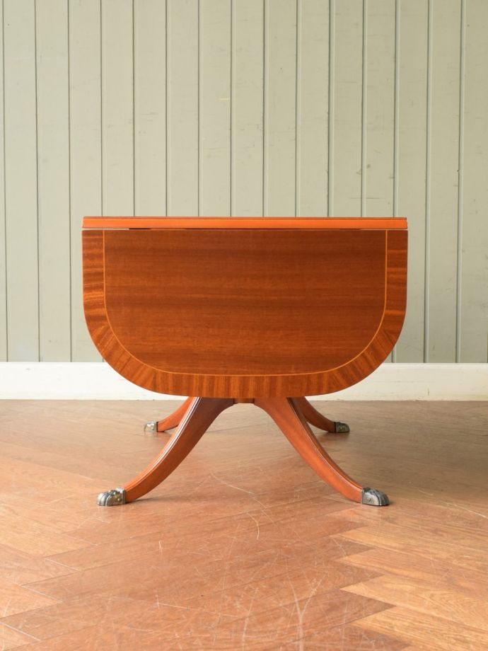 折り畳み式テーブルの反対側