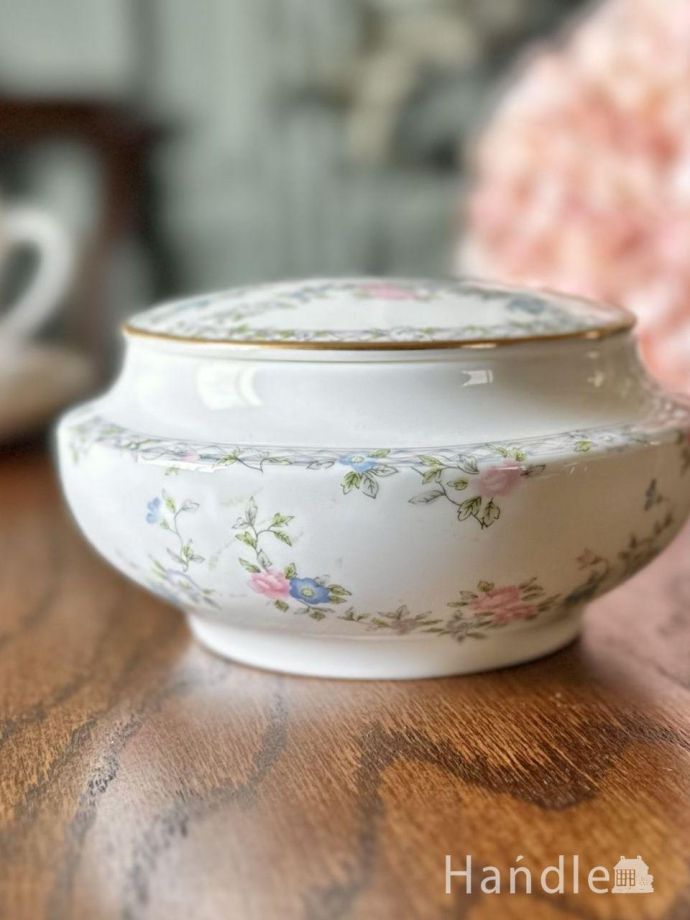 アンティークの小物入れ