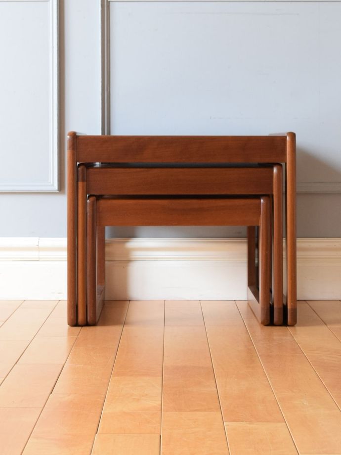 コーヒーテーブルの側面