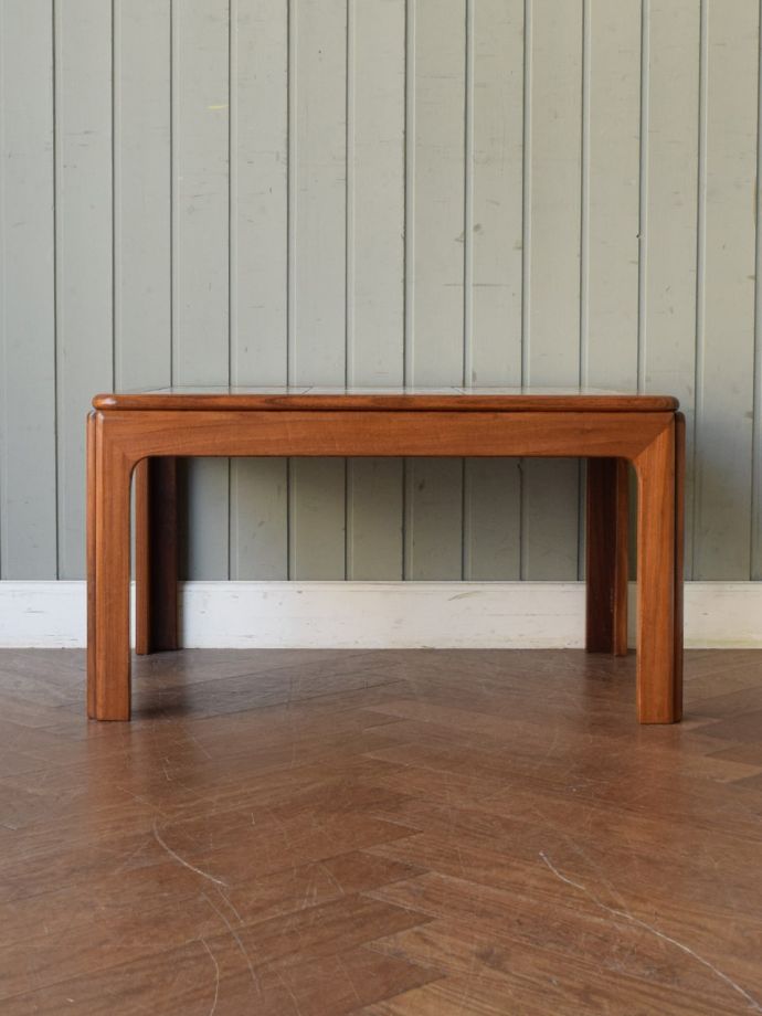 G-PLANのテーブルの側面