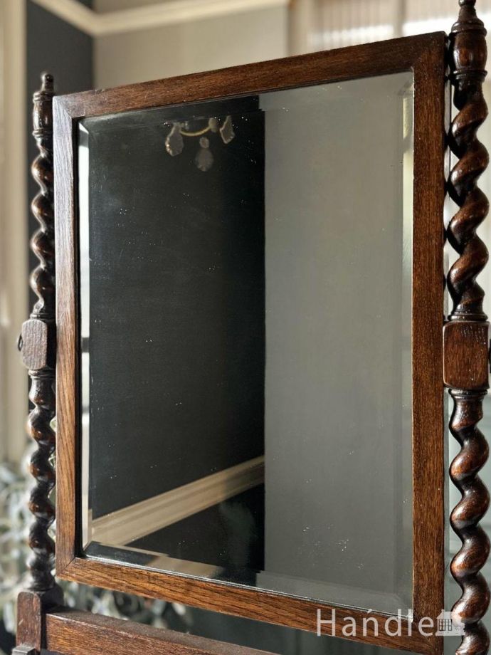 木製のスタンドミラー