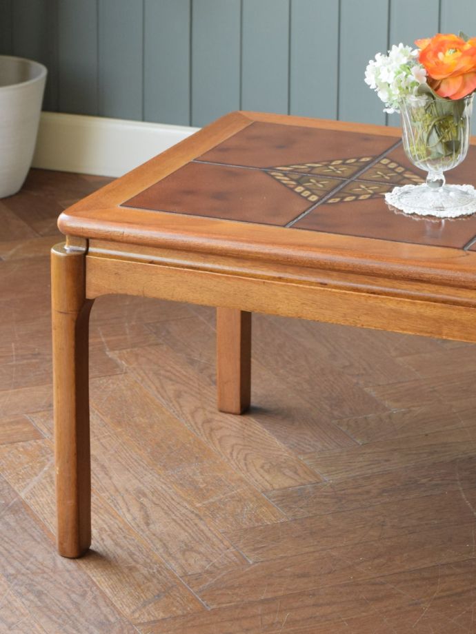 ビンテージテーブルのデザイン