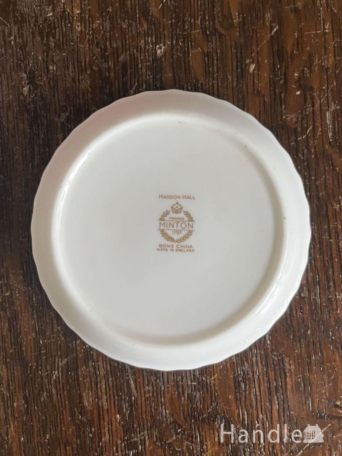 プレートの後ろ