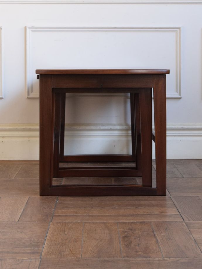 ビンテージコーヒーテーブルの側面