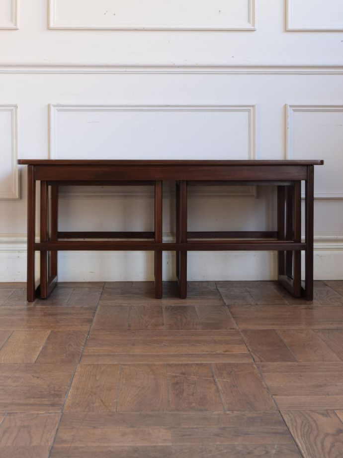 コーヒーテーブルの側面