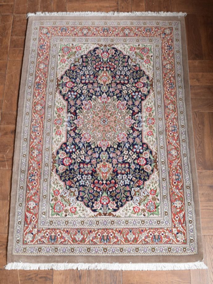 おしゃれなビンテージ絨毯