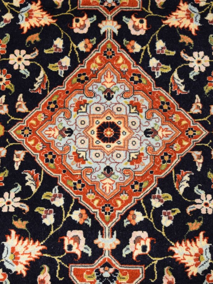 1点もののビンテージ絨毯