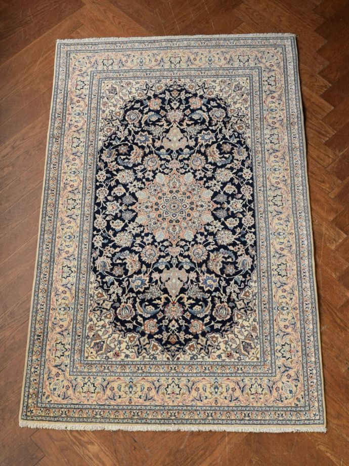 おしゃれなビンテージ絨毯