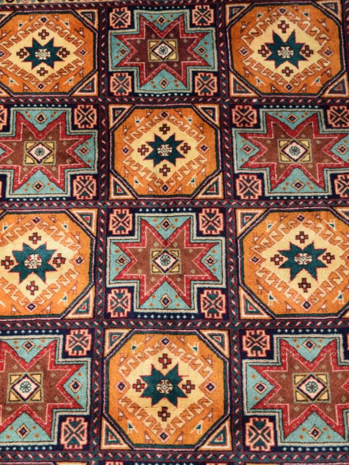 1点もののビンテージ絨毯