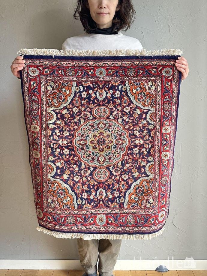 ビンテージのおしゃれな絨毯